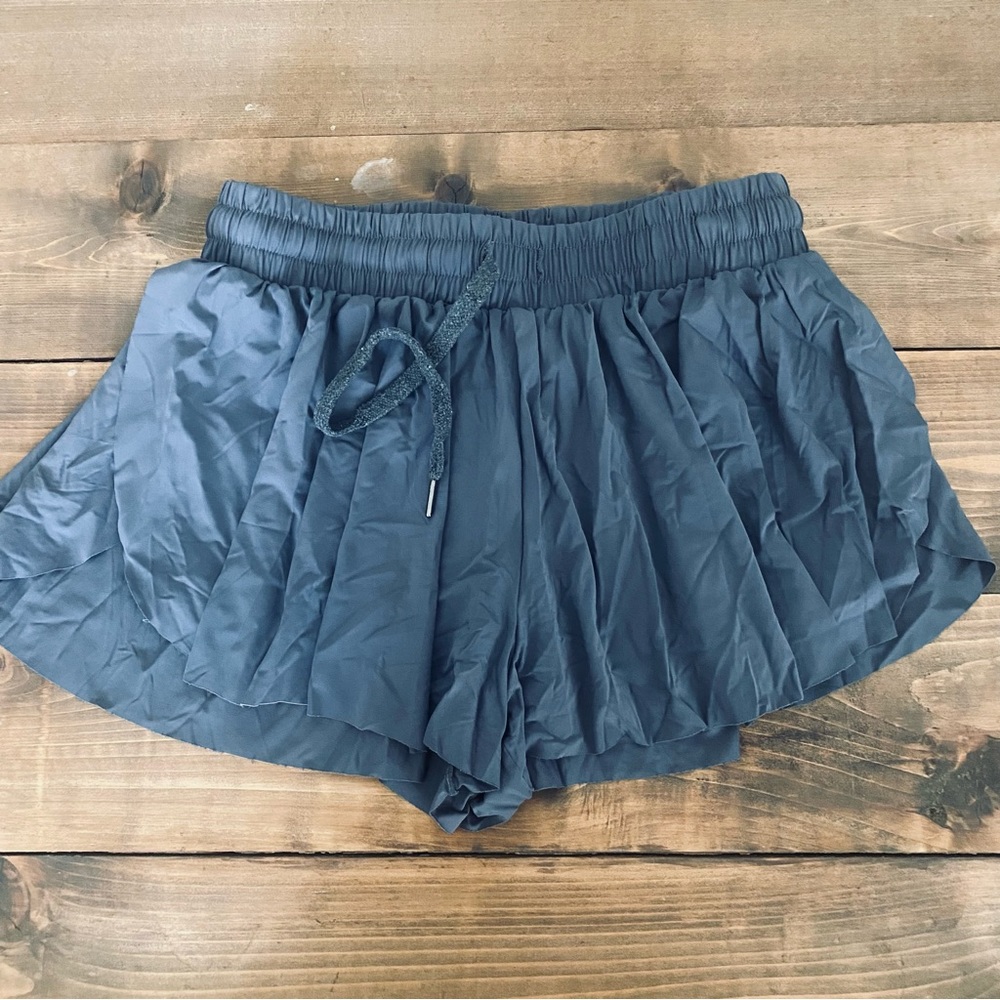 Keiki Kona 2-in-1 flowy fitness gray shorts